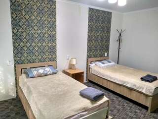 Мини-отель Ken Suu Inn Кочкор Двухместный номер с 2 отдельными кроватями и собственной ванной комнатой-5